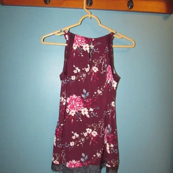 WHBM Sleeveless Embroidered Floral Top - Picture 6 of 9
